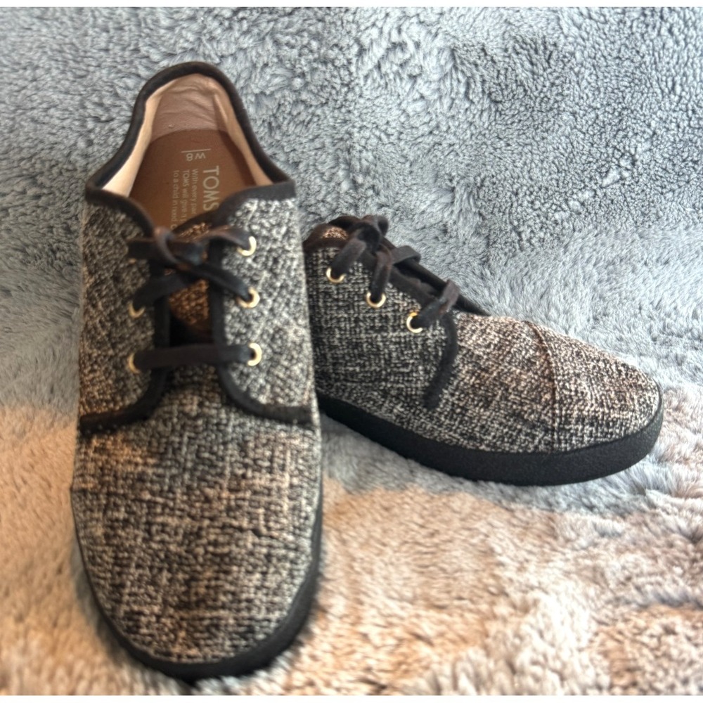 TOMS Paseo Sneakers Women Size 8 Black Two Tone Woven Lace Up Cushioned Comfort